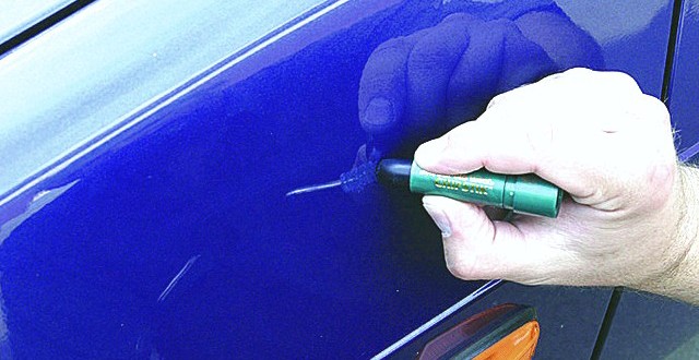 Как закрасить на автомобиле царапину?
