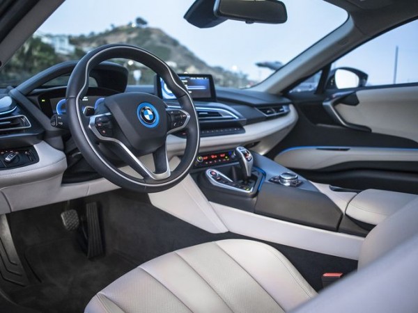 Проведен тест-драйв BMW i8