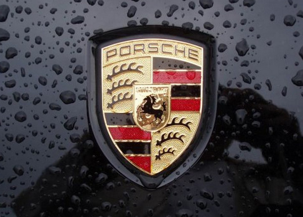Фирменная эмблема бренда Porsche