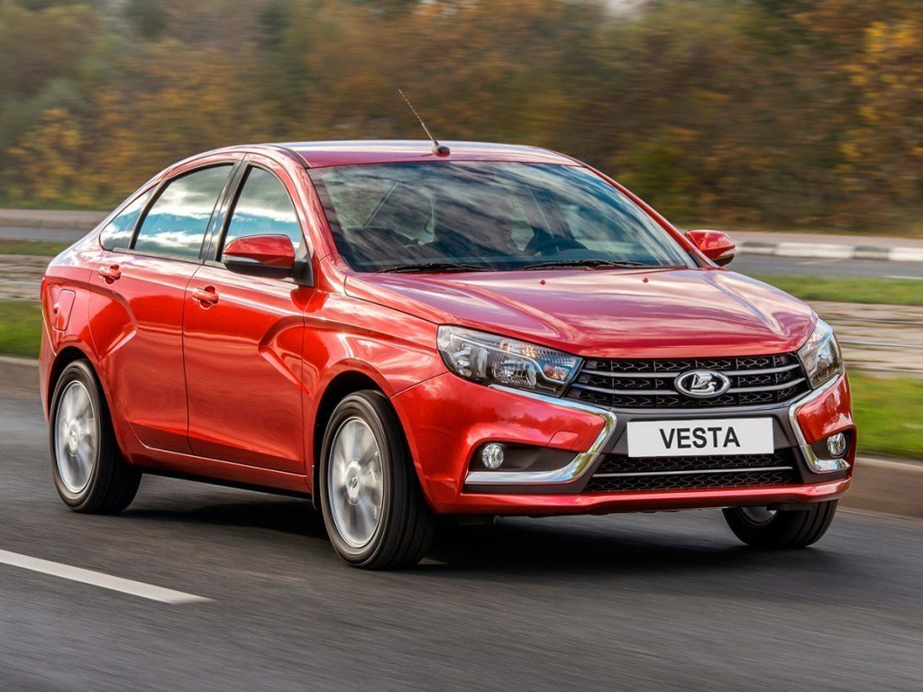 Ведро» или «люкс»? Почему россияне продолжают покупать LADA Vesta