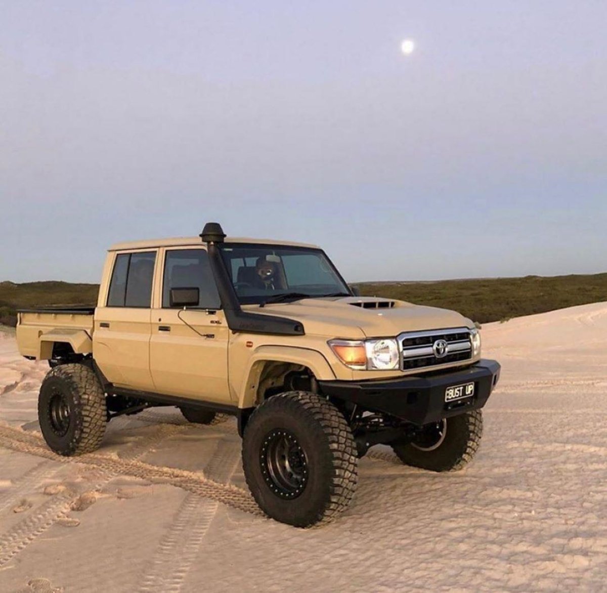 Для покорения рек и пустынь: «Заряженный» Toyota Land Cruiser 79 в ...