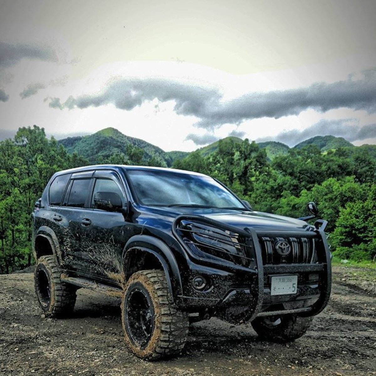 Toyota Land Cruiser 300 off Road Tuning