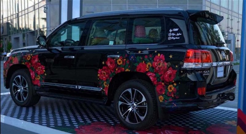 Toyota сошла с ума: В ОАЭ представлена «колхозная» спецверсия Land Cruiser Prado