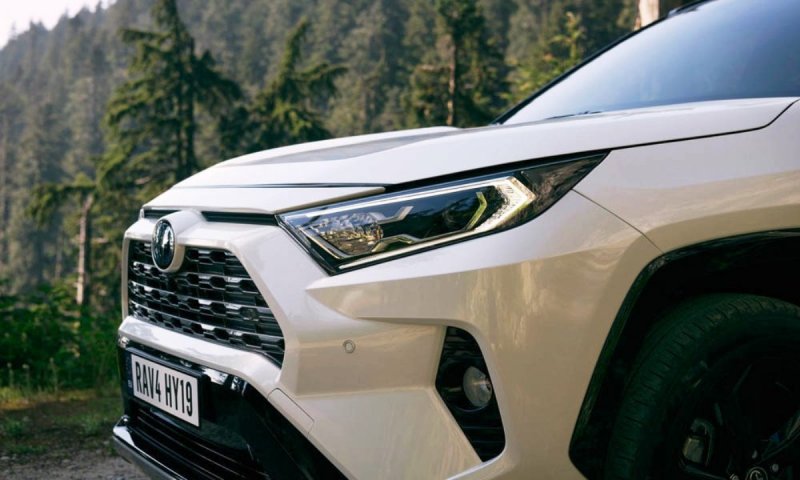6000 км и на продажу: Владельцы избавляются от новых Toyota RAV4