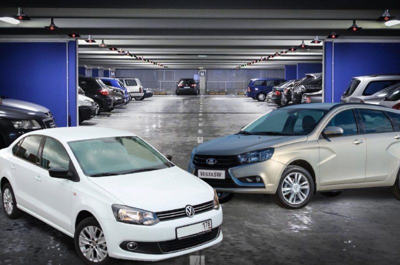Сравнение VW Polo и LADA Vesta SW. Коллаж: портал Driver-News