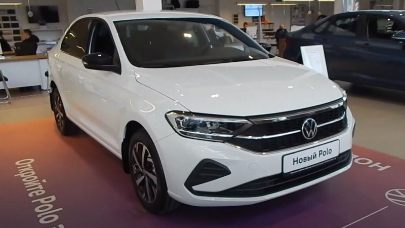 Volkswagen Polo 6АТ Exclusive с пакетом «Спорт». Кадр: YouTube-канал VsyakoRazno