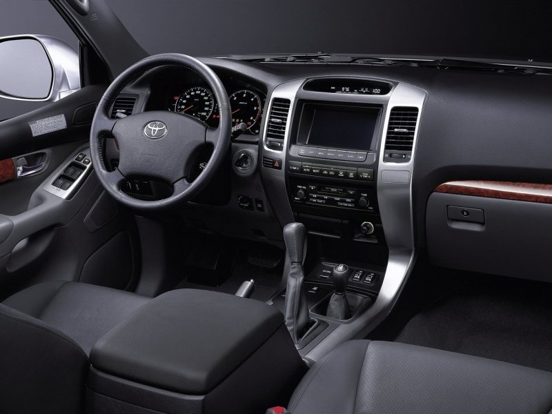 «Купил бы новым, не думая»: Toyota Land Cruiser Prado 120 россияне считают лучшим «проходимцем» линейки