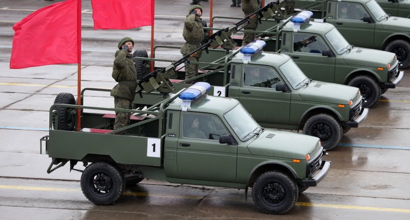 Для защитников Отечества: LADA показала спецмашины для армии и полиции