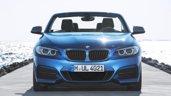 Автомобиль с откидным верхом серии BMW 2 2015