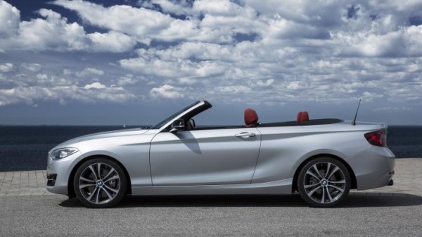 Автомобиль с откидным верхом серии BMW 2 2015