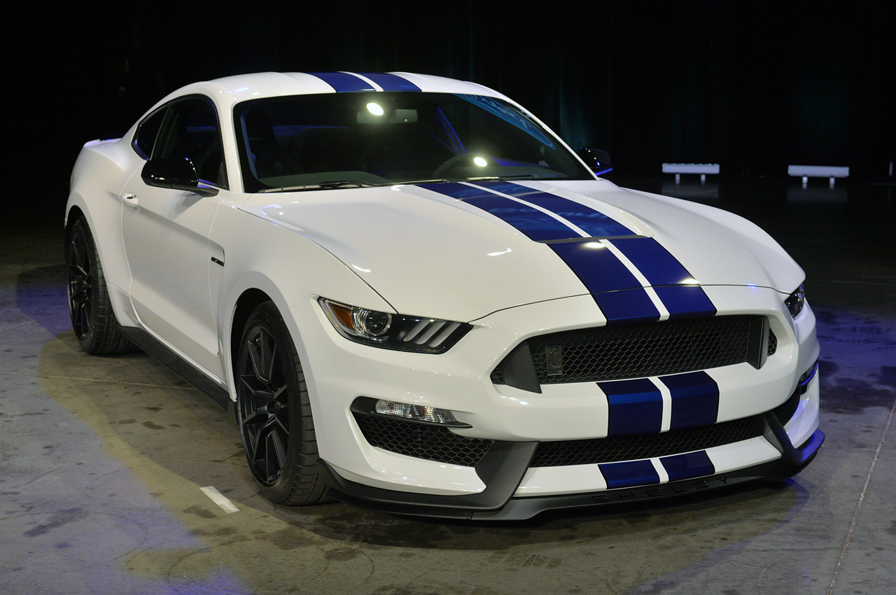 Мустанг шелби цена. Ford Mustang Shelby gt350 2015. Ford Mustang gt 350 2015. Машина Форд Шелби gt 350. Ford Shelby gt500 Forza.